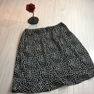 Classic Blues Black & White Pattered Skirt stretch waist band size L